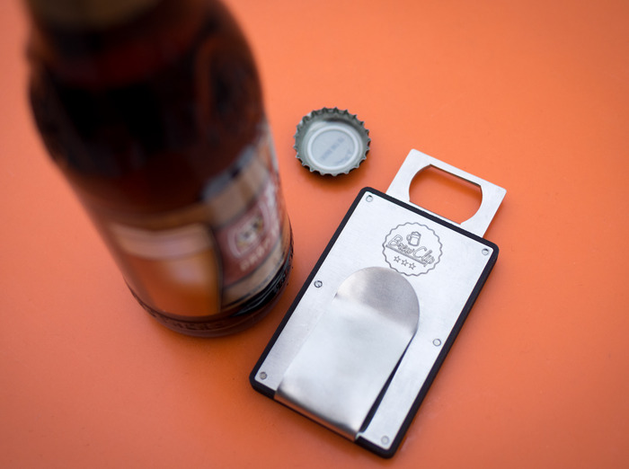 Drukowany portfel z wbudowanym otwieraczem do butelek-2