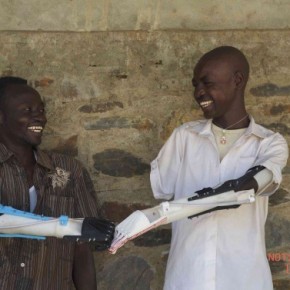Wydrukowane w 3D protezy ramion dla dzieci w Sudanie