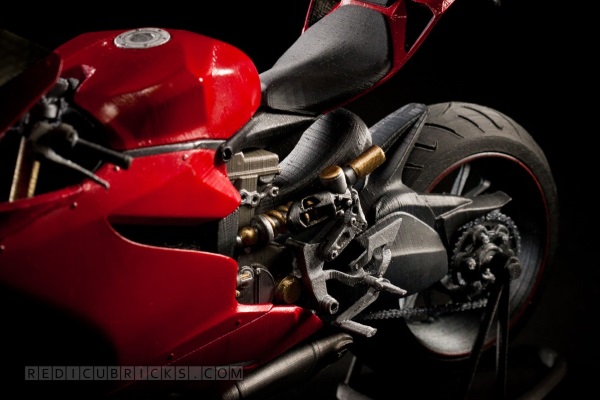 Bardzo szczegółowy, wydrukowany model Ducati 119920