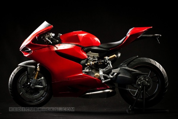 Bardzo szczegółowy, wydrukowany model Ducati 11993