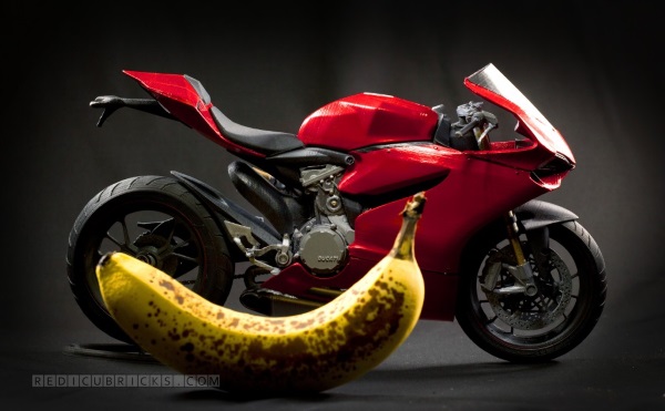 Bardzo szczegółowy, wydrukowany model Ducati 11998