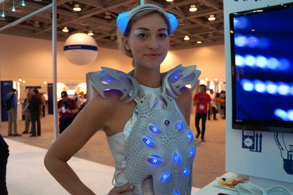Wydrukowana inteligentna sukienka Intela-1