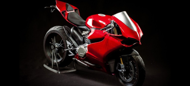 Bardzo szczegółowy, wydrukowany model Ducati 1199