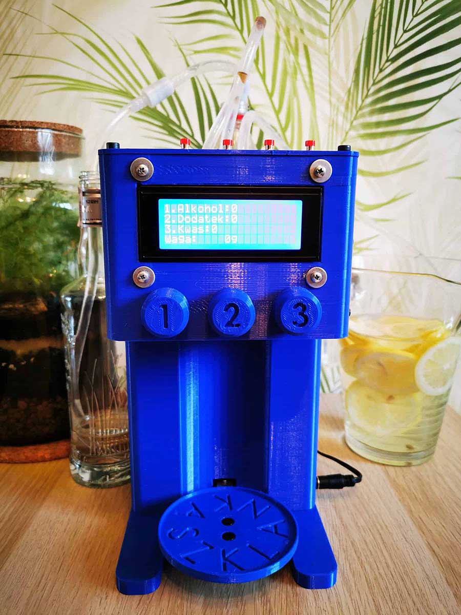 Wydrukowany 3D robot do nalewania drinków