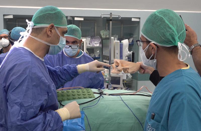 Chirurdzy używają AR i druku 3D do implantacji oczodołu