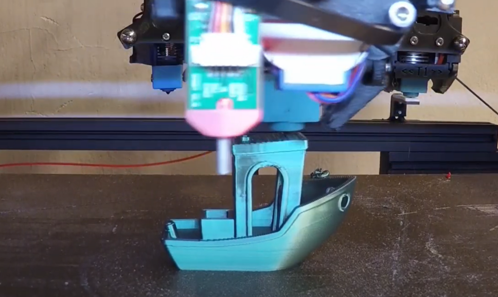 Przykład produkcji addytywnej - druk 3D.